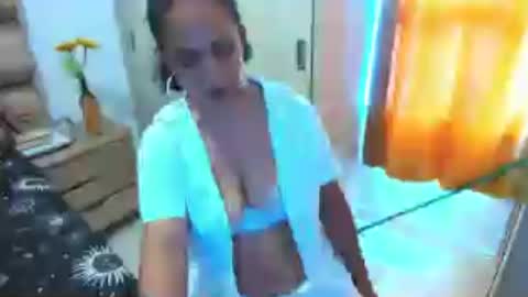 Snapshot of emperatriztapia chatting on 06.25.26 emperatriztapia online show from 06.25.26