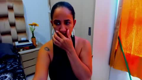 Snapshot of emperatriztapia chatting on 07.16.26 emperatriztapia online show from 07.16.26