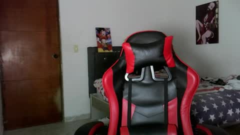 Snapshot of emr_master chatting on 10.22.25 Emr online show from 10.22.25