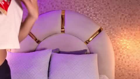 Emy  online show from 04.13.26