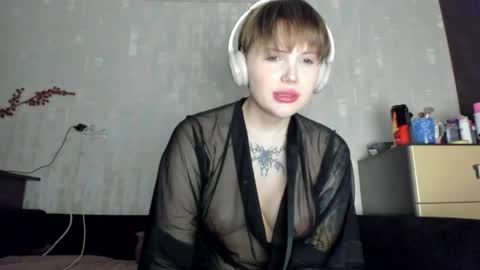 Snapshot of emydeliro chatting on 05.24.26 emydeliro online show from 05.24.26
