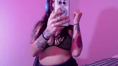 Snapshot of enchantressqueen chatting on 07.28.26 EnchantressQueen online show from 07.28.26