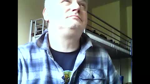 Snapshot of englishguysurrey chatting on 04.03.26 englishguysurrey online show from 04.03.26