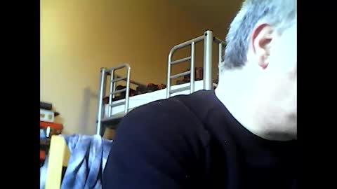 Snapshot of englishguysurrey chatting on 04.05.26 englishguysurrey online show from 04.05.26