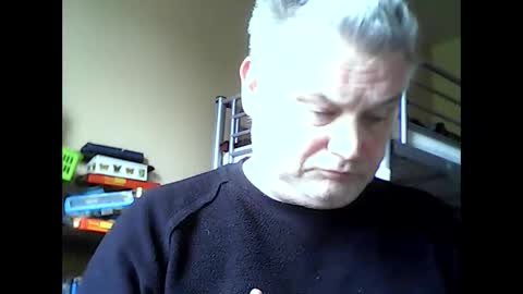 Snapshot of englishguysurrey chatting on 04.15.26 englishguysurrey online show from 04.15.26
