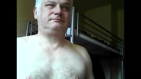 Snapshot of englishguysurrey chatting on 05.28.26 englishguysurrey online show from 05.28.26