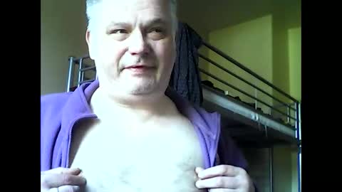Snapshot of englishguysurrey chatting on 05.30.26 englishguysurrey online show from 05.30.26