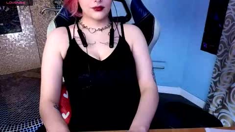 Snapshot of enifery chatting on 02.19.26 enifery online show from 02.19.26