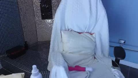 Snapshot of enifery chatting on 02.27.26 enifery online show from 02.27.26