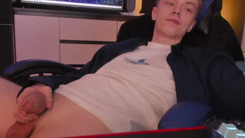 Snapshot of enkeer chatting on 12.07.24 Enker online show from 12.07.24