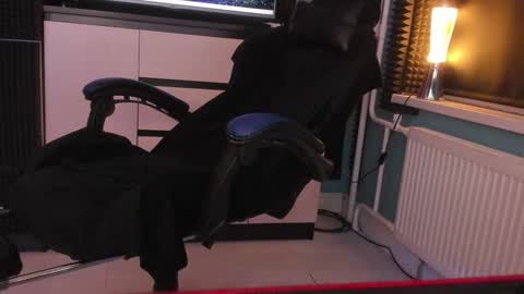 Snapshot of enkeer chatting on 01.07.25 Enker online show from 01.07.25
