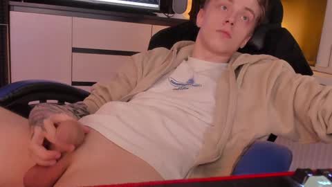Snapshot of enkeer chatting on 01.09.25 Enker online show from 01.09.25