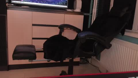 Snapshot of enkeer chatting on 02.24.25 Enker online show from 02.24.25