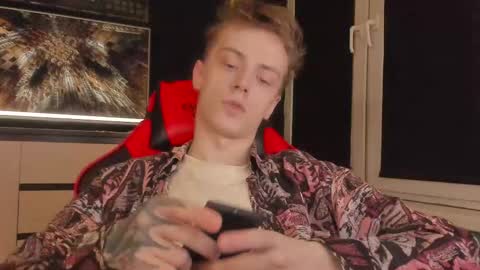 Snapshot of enkeer chatting on 02.19.26 Enker online show from 02.19.26