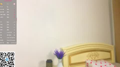 Snapshot of enricaelis chatting on 04.21.26 Sani online show from 04.21.26
