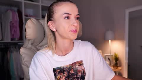 entya online show from 10.14.25