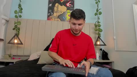 Snapshot of enzo_rivas chatting on 10.27.25 ENZO online show from 10.27.25