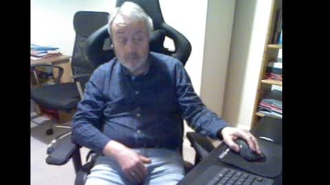 Snapshot of erasmus_d chatting on 01.10.25 erasmus_d online show from 01.10.25