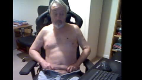 Snapshot of erasmus_d chatting on 02.06.25 erasmus_d online show from 02.06.25