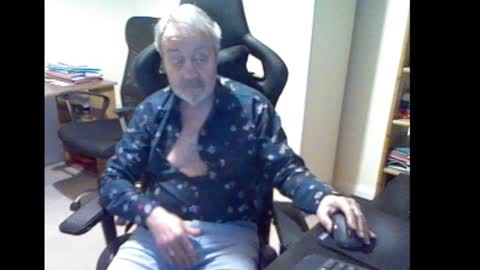 Snapshot of erasmus_d chatting on 03.07.25 erasmus_d online show from 03.07.25