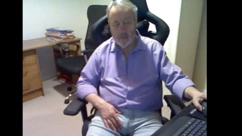 Snapshot of erasmus_d chatting on 10.26.25 erasmus_d online show from 10.26.25