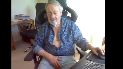 Snapshot of erasmus_d chatting on 04.18.26 erasmus_d online show from 04.18.26