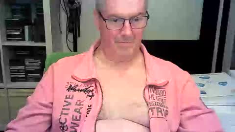 Snapshot of erbee62 chatting on 04.23.26 ErBee62 online show from 04.23.26
