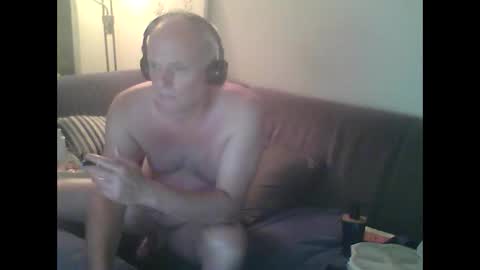 Snapshot of eric204 chatting on 06.10.26 Eric online show from 06.10.26