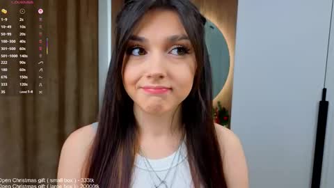 Snapshot of ericapapandrea chatting on 12.20.25 Dina online show from 12.20.25