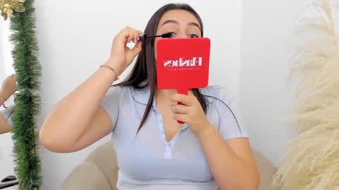 Snapshot of erika_mendez1 chatting on 12.27.24 Erika Mendez online show from 12.27.24