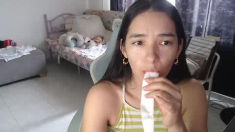 Snapshot of erina_1 chatting on 05.06.26 erina_1 online show from 05.06.26