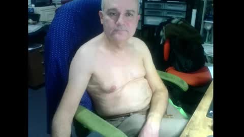 Snapshot of ernello chatting on 01.18.26 ernello online show from 01.18.26
