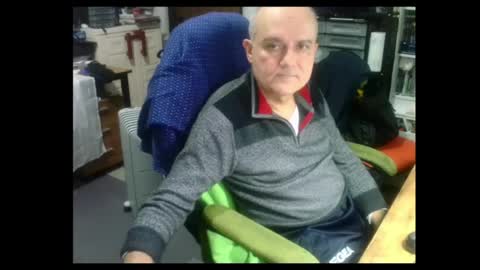 Snapshot of ernello chatting on 06.25.26 ernello online show from 06.25.26