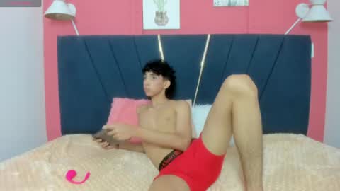 Snapshot of ero_boy40 chatting on 06.20.26 ero_boy40 online show from 06.20.26