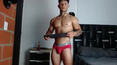 Snapshot of erosscott chatting on 05.06.26 Eros online show from 05.06.26