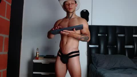 Snapshot of erosscott chatting on 05.11.26 Eros online show from 05.11.26