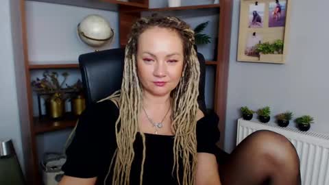 Snapshot of erotic_kaya chatting on 12.17.24 KAYA online show from 12.17.24