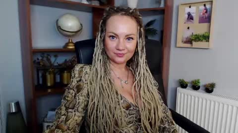 Snapshot of erotic_kaya chatting on 12.18.24 KAYA online show from 12.18.24