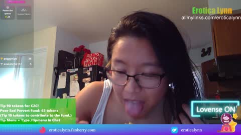 Snapshot of eroticalynn chatting on 12.04.24 Lynn online show from 12.04.24