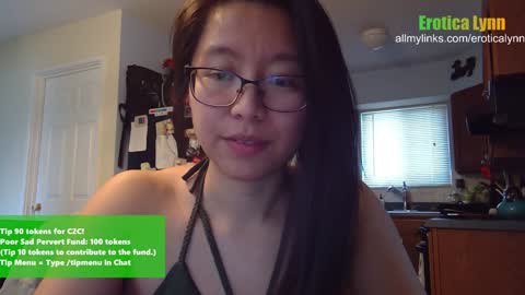 Snapshot of eroticalynn chatting on 01.09.25 Lynn online show from 01.09.25