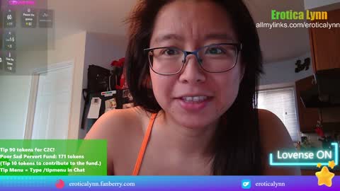 Snapshot of eroticalynn chatting on 01.23.25 Lynn online show from 01.23.25
