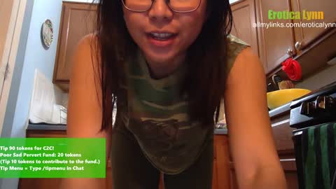 Snapshot of eroticalynn chatting on 02.06.25 Lynn online show from 02.06.25