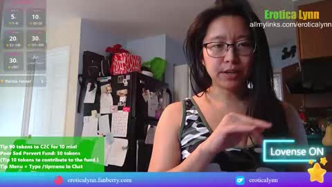 Snapshot of eroticalynn chatting on 03.03.25 Lynn online show from 03.03.25