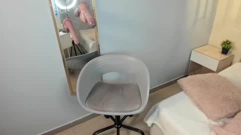 Escarlet online show from 02.20.25