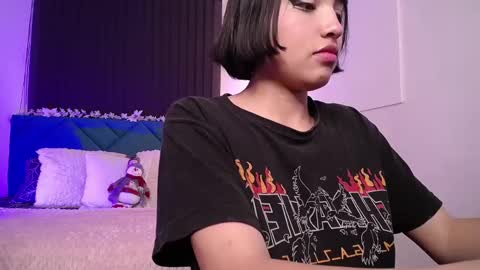 Snapshot of escarlett_wii chatting on 12.27.24 SCARLETT online show from 12.27.24