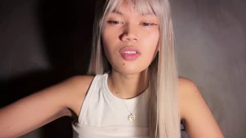 Snapshot of esilchan chatting on 04.19.26 Chelliane online show from 04.19.26