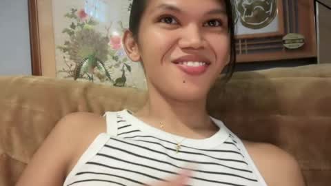 Snapshot of esilchan chatting on 05.21.26 Chelliane online show from 05.21.26