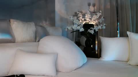 Esther online show from 01.15.25