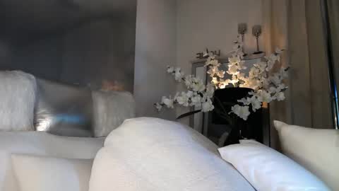 Esther online show from 03.12.25