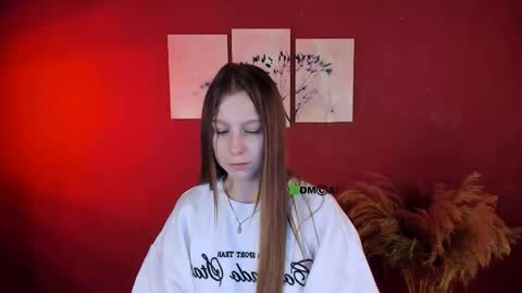 Snapshot of esme_moore_ chatting on 10.10.25 esme_moore_ online show from 10.10.25